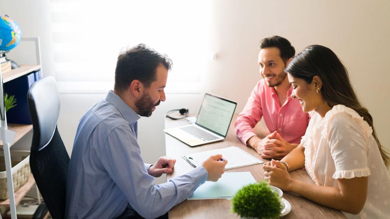 সংস্থাটি নিয়মিত ডিভিডেন্ড দিয়ে শেয়ারহোল্ডারদের পুরস্কৃত করেছে। সময়ের সঙ্গে সঙ্গে ডিভিডেন্ড ১.৫০ টাকা থেকে বাড়িয়ে ১২ টাকা করা হয়েছে। এবার বোনাস দেওয়ার মাধ্যমে বিনিয়োগকারীদের আরও সুবিধা দিতে চাইছে সংস্থা।