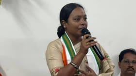 ভয়ঙ্কর দুর্ঘটনার মুখে বীরবাহা হাঁসদার পাইলট কার, আশঙ্কাজনক ২