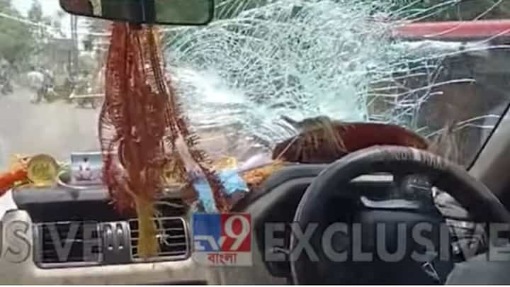 Mitali Bag Attack: কেঁদেই ফেললেন মিতালি, দেখুন কীভাবে ভাঙল সাংসদের গাড়ি Mitali Bag Attack: কেঁদেই ফেললেন মিতালি, দেখুন কীভাবে ভাঙল সাংসদের গাড়ি