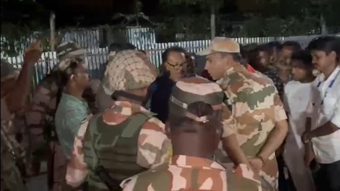 গাড়িতে দ্বিতীয় ইভিএম! বড় অভিযোগ বিজেপির, রাতে উত্তেজনা হলদিবাড়িতে