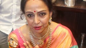 'কলকাতায় অনুষ্ঠান ছিল, থিয়েটার দেওয়া হয়নি', বিস্ফোরক হেমা মালিনী