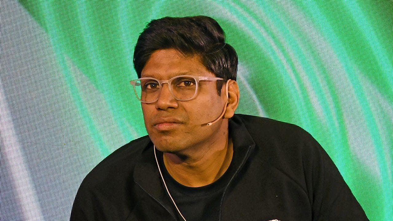 সংস্থার পোশাক বিধি বা ড্রেস কোড নিয়ে দেওয়া নির্দেশিকা ঘিরে এই বিতর্ক তৈরি হয়েছে। অভিযোগ, এই সংস্থার অফিসে টিপ বা তিলক অনুমোদন দেওয়া হয় না, হিজাবে অনুমোদন দেওয়া হয়। (Source: Getty Images)