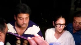 ED দফতর থেকে যশের হাত ধরে বেরিয়ে এলেন নুসরত, বললেন...