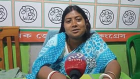'নিজের বউমাকে চায়', তৃণমূল প্রার্থীর এমন স্লোগান কেন