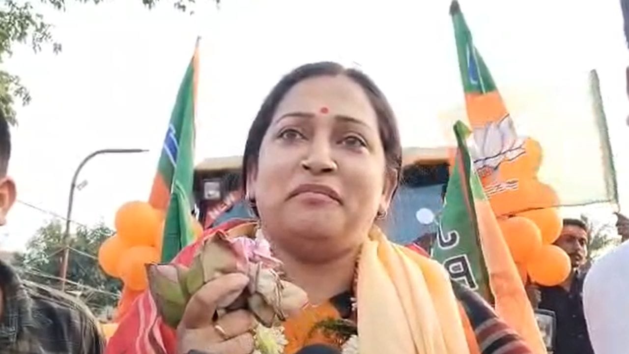 বাগদার মানুষ তাঁকে 'মা' হিসেবে গ্রহণ করেছে বলে দাবি করেন সোমা। এদিনের প্রচারে সাধারণ মানুষের ব্যাপক সাড়া পেয়েছেন বলেও দাবি করেন তিনি।