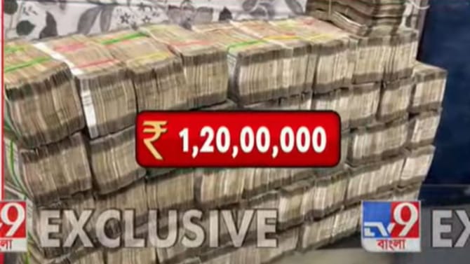 ভোটের মুখে খাস কলকাতায় মিলল নগদ টাকার পাহাড়