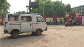 খাস কলকাতায় মাঝপথে পুলকার থেকে নামিয়ে নেওয়া হল পড়ুয়াদের! কী ঘটছে