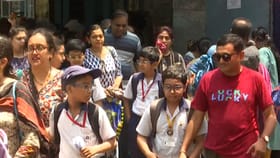 'প্যাথেটিক... বন্ধ করে দিক স্কুল-কলেজ', রেগে আগুন অভিভাবকরা