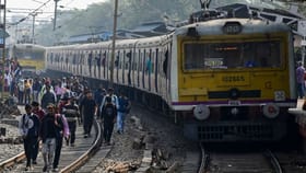 লোকাল ট্রেনে টিকিট কাটলেই মিলবে ডিসকাউন্ট!