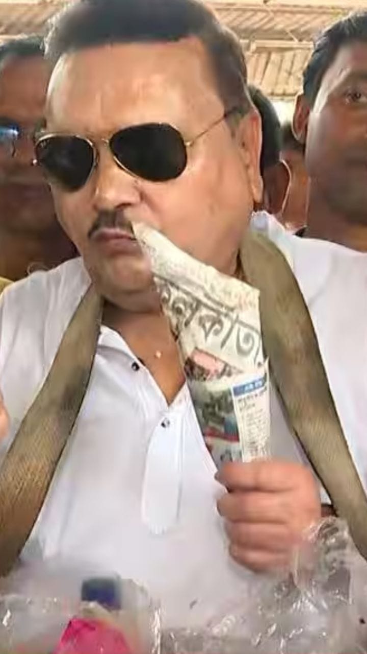 প্রচারে বেরিয়ে এবার ঝালমুড়ি  নিয়ে বসলেন মদন!