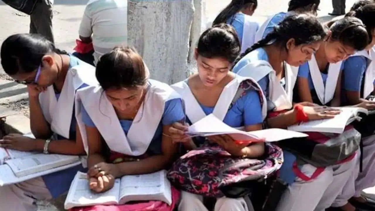 Madhyamik examination: কবে বেরবে মাধ্যমিকের ফল? দিন জানিয়ে দিল পর্ষদ