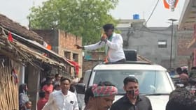 প্রচারে স্কুলপড়ুয়ারা! তৃণমূল প্রার্থীকে নিয়ে নয়া বিতর্ক