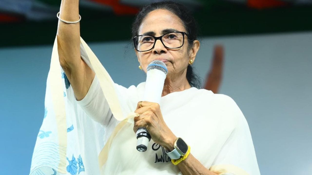Mamata Banerjee Attacked Commission: ‘বার্নাল রেখে দিন! ভাষাটার অর্থ কী?’ পোস্ট নিয়ে কমিশনকে পাল্টা খোঁচা মমতার