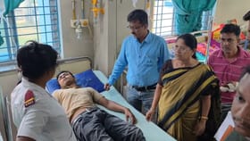 রাস্তা থেকেই রক্তাক্ত যুবক নিয়ে সোজা হাসপাতালে মমতাবালা ঠাকুর