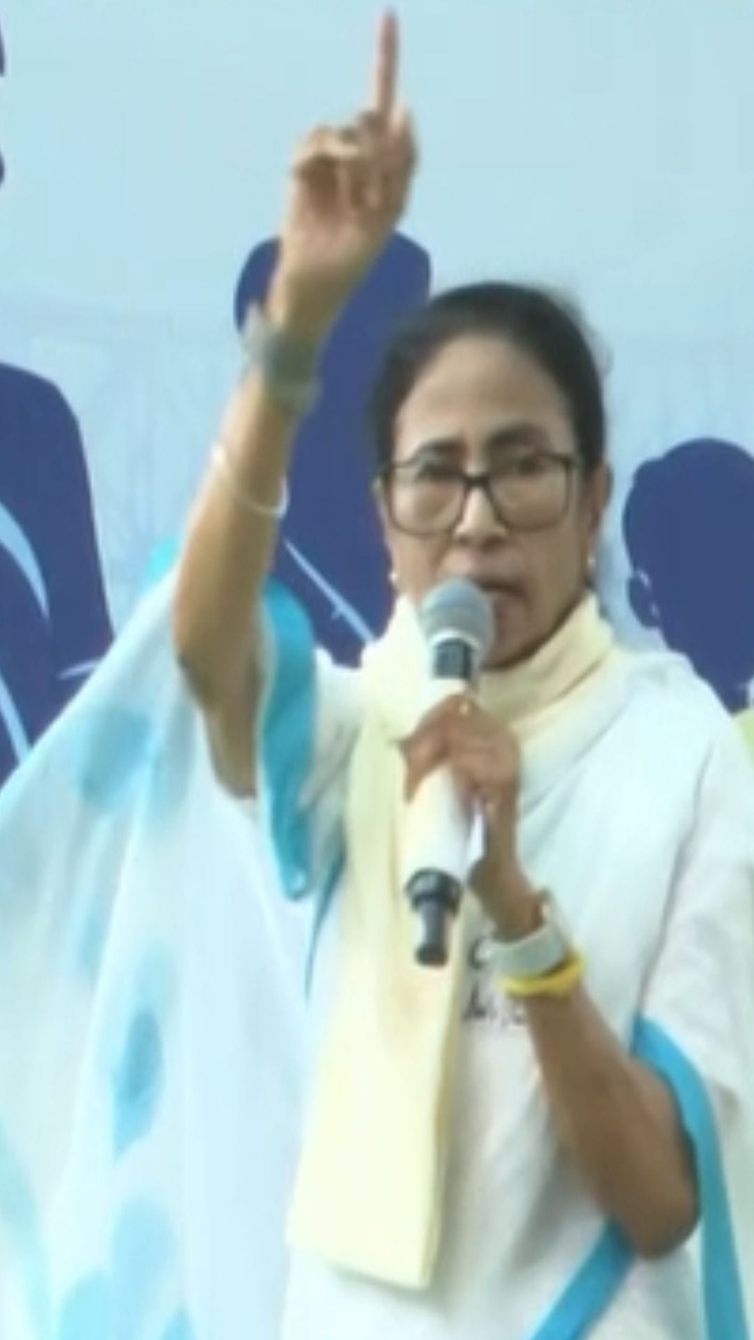 মোদীর মুখে যাদবপুর-প্রসঙ্গ, যুবসমাজের প্রতিবাদ করা উচিত, বললেন মমতা