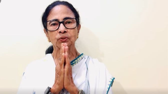 ওরা হামলা করলেও আপনারা এক্ষুনি হামলাতে যাবেন না: মমতা