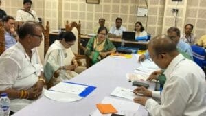 'এসবের মানেটা কী, মাথায় ঢুকছে না!', মনোনয়নপত্র জমা দিয়ে কী বললেন মমতা?