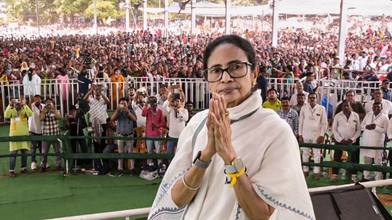 Mamata Banerjee: গোটা রাজ্য ছুটে বেড়াচ্ছেন, ভবানীপুরে কেন প্রচার করছেন না মমতা?