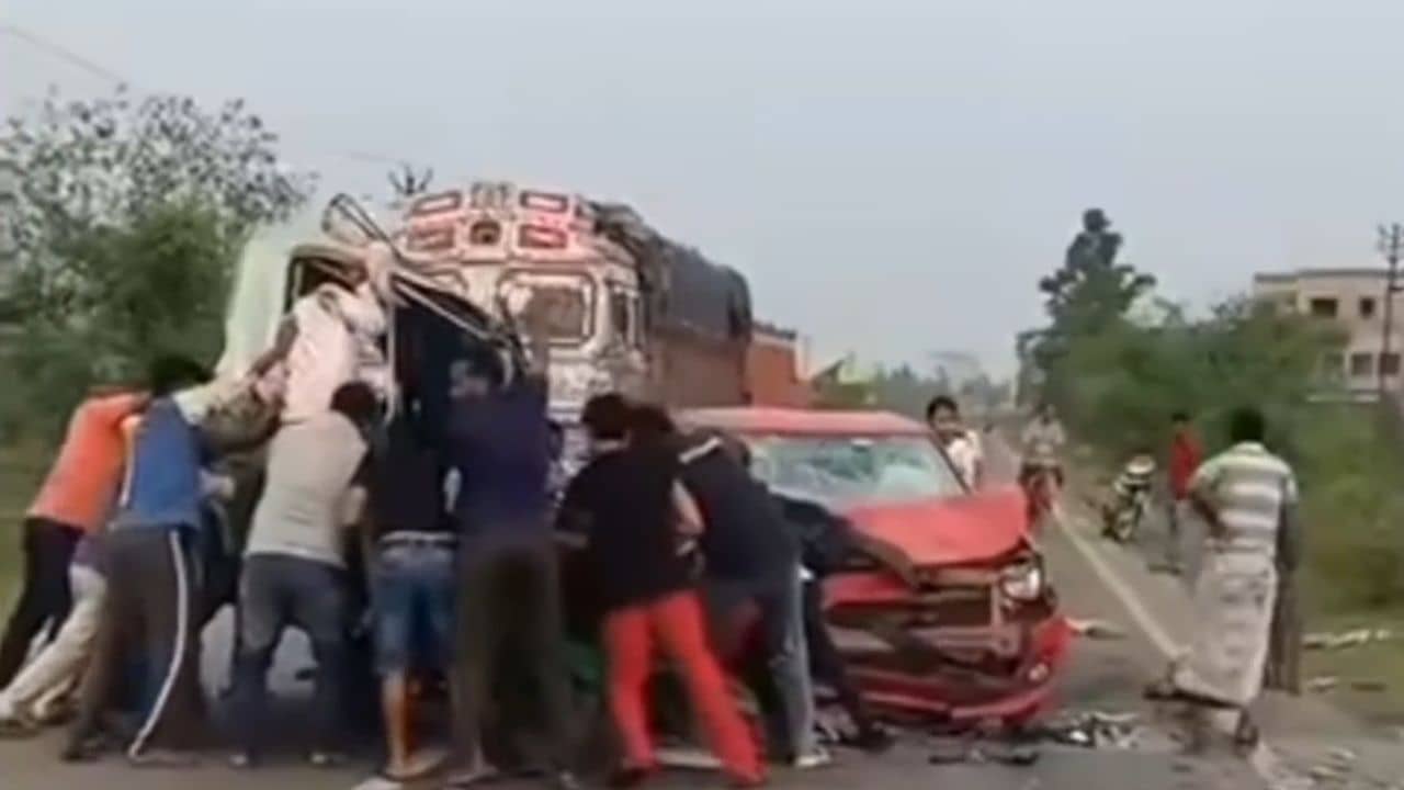 Basanti Highway Accident: অটো-গাড়ির মুখোমুখি সংঘর্ষ, বাসন্তীর দুর্ঘটনায় মৃত্যু ৩ জনের