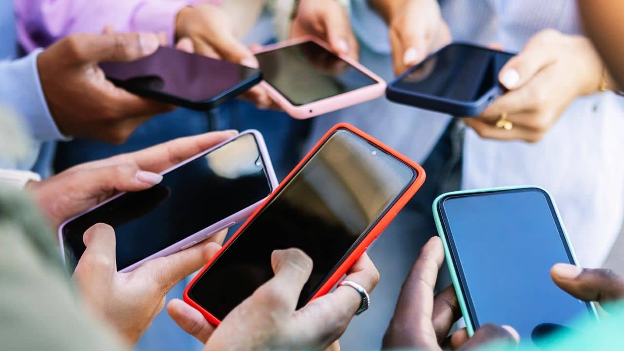 Best 5G phones under 20000: 5G ফোন কিনবেন, কিন্তু ২০ হাজার টাকা বাজেট? দুর্দান্ত সব ফিচার্সের ৫টি ফোনের হদিস রইল...