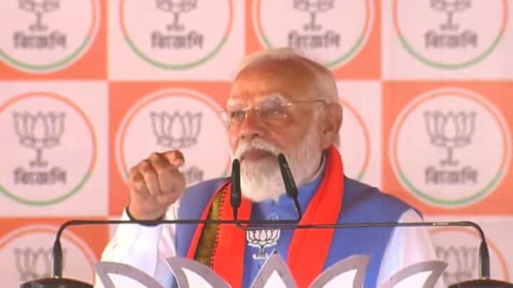 PM Narendra Modi: বালুরঘাটের মানুষের কাছে ক্ষমা চাইলেন মোদী PM Narendra Modi: বালুরঘাটের মানুষের কাছে ক্ষমা চাইলেন মোদী