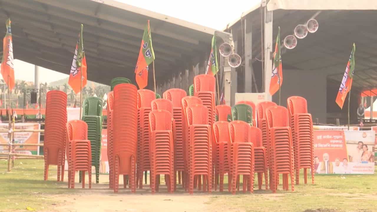 PM Modi Visit Border Security BSF Arms Seizure: ২০ রাউন্ড কার্তুজ, ৬ দেশি পিস্তল! মোদী আসার আগের রাতে কোচবিহার থেকে ২ জনকে ধরল BSF PM Modi Visit Border Security BSF Arms Seizure: ২০ রাউন্ড কার্তুজ, ৬ দেশি পিস্তল! মোদী আসার আগের রাতে কোচবিহার থেকে ২ জনকে ধরল BSF