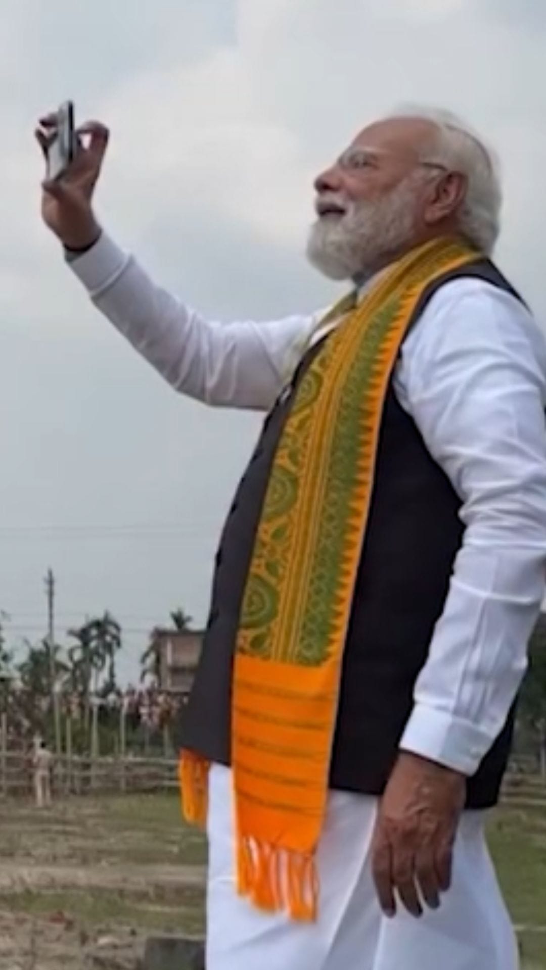 ভোট প্রচারে বেরিয়ে রিপোর্টার হয়ে গেলেন মোদী!