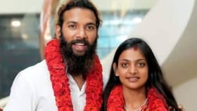 বয়স ভাঁড়ানোর অভিযোগে মোনালিসার স্বামীর বিরুদ্ধে পকসো আইনে মামলা!