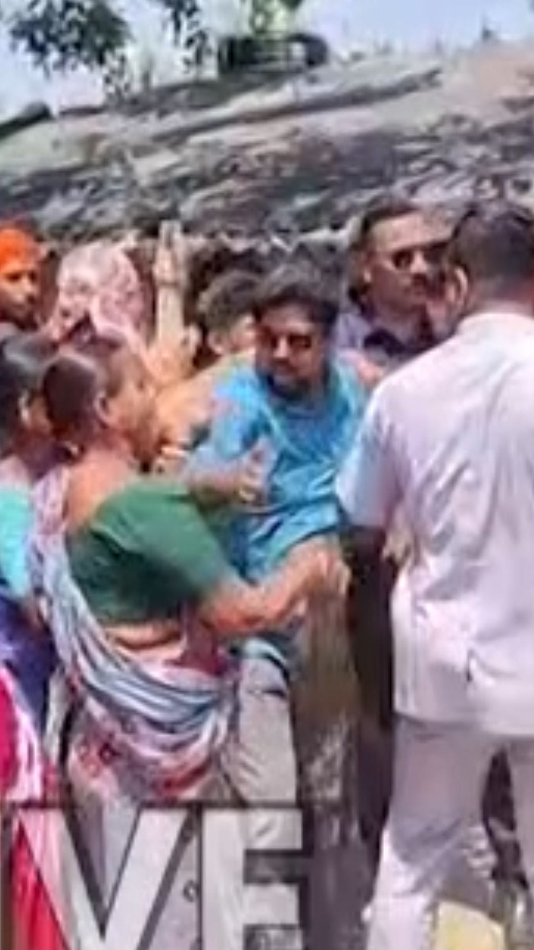 ময়নায় TMC প্রার্থী গ্রামে ঢুকতেই ঝাঁটা নিয়ে তেড়ে এলেন মহিলারা