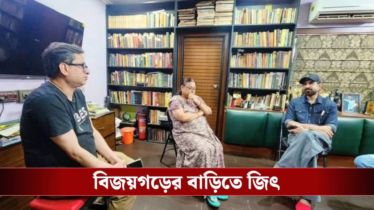 প্রয়াত রাহুলের বাড়ি পৌঁছালেন জিত্, মা-দাদার সঙ্গে দেখা করলেন