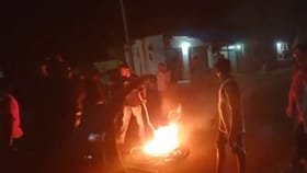 উত্তপ্ত নন্দীগ্রাম, কর্মীদের আটকে রাখার অভিযোগ, আগুন জ্বালিয়ে বিক্ষোভ