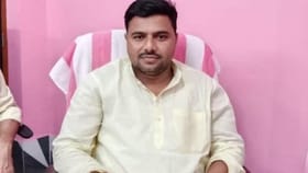 ভোটের প্রচারে গিয়ে টাকা বিলি করছিলেন শেখ সুফিয়ানের জামাই?