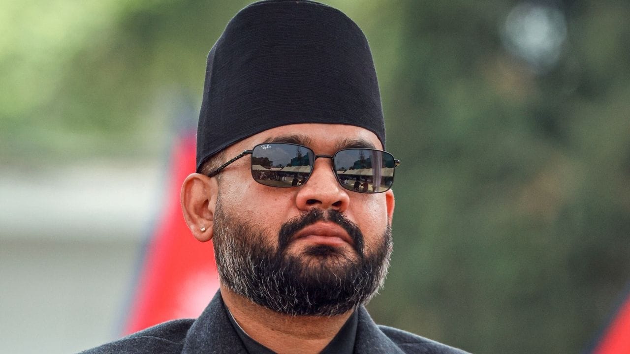 নেপাল সরকার জানিয়েছে, এই সিদ্ধান্তে কর্মীদের হাতে টাকা থাকবে। ১৫ দিন বাদে বাদে টাকা পেলে, তাদের হাতে টাকা থাকবে। দেশের অর্থনীতিতেও ক্যাশ ফ্লো থাকবে। শোনা যাচ্ছে, ধাপে ধাপে এই নিয়ম কার্যকর করা হবে।     