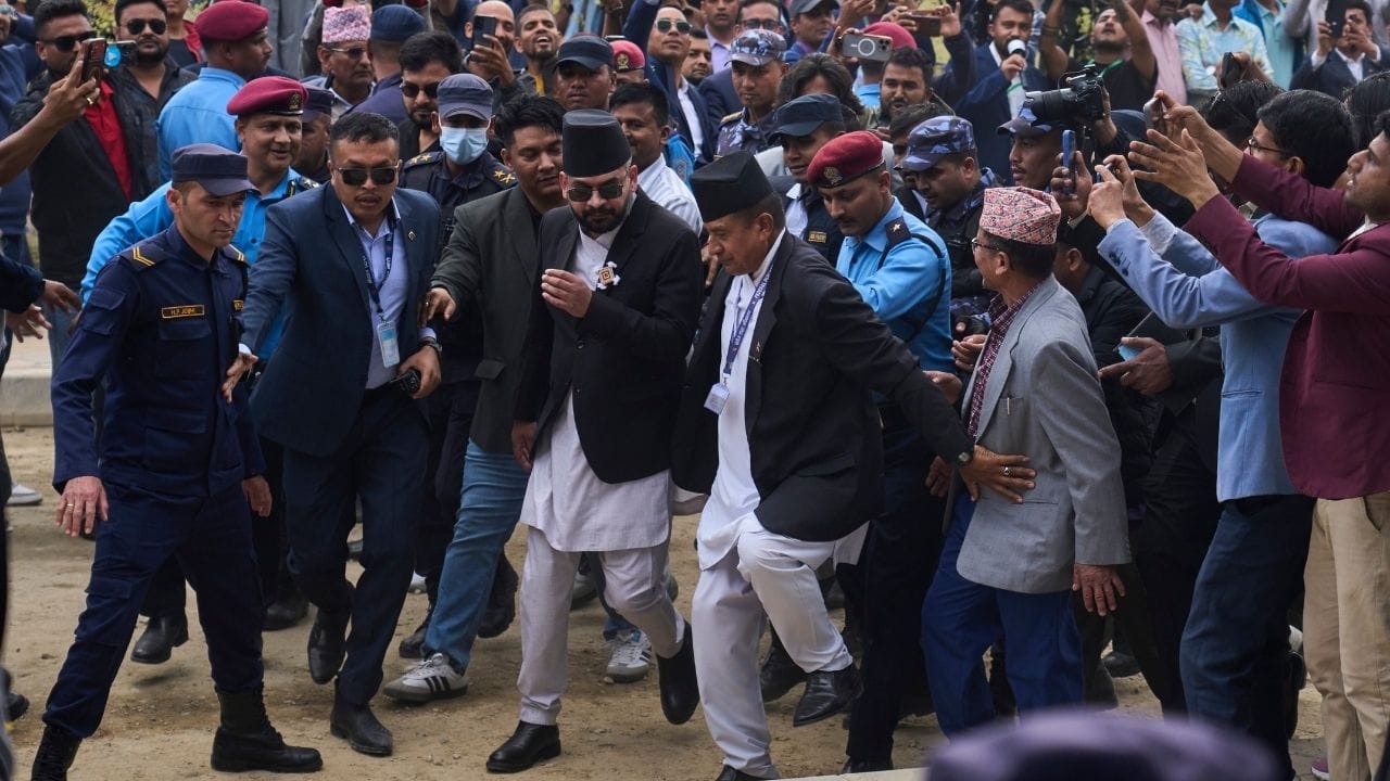 অর্থনীতি বিশ্লেষকদের মতে, বেতনের এই নিয়মে পরিবর্তনে ছোট ব্যবসায়ী ও দোকানদারদের সুবিধা হবে। খরচের প্যাটার্নও পরিবর্তন হবে। 