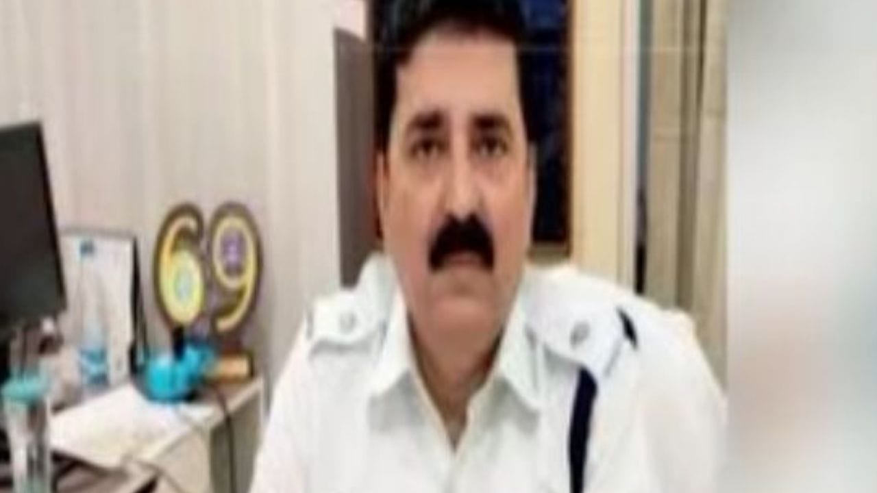 প্রতি মাসে মোটা টাকার লেনদেন, কলকাতা পুলিশের ডিসির ছেলেকেও তলব ED-র