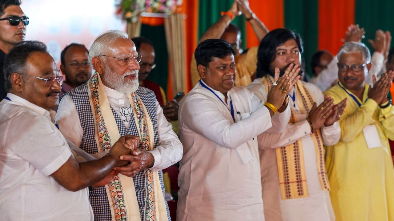 রবিবার কোচবিহারের রাসমেলার মাঠে মোদীর নির্বাচনী প্রচার সভা ঘিরে বিজেপি কর্মী সমর্থকদের উচ্ছ্বাস ছিল চোখে পড়ার মতো।