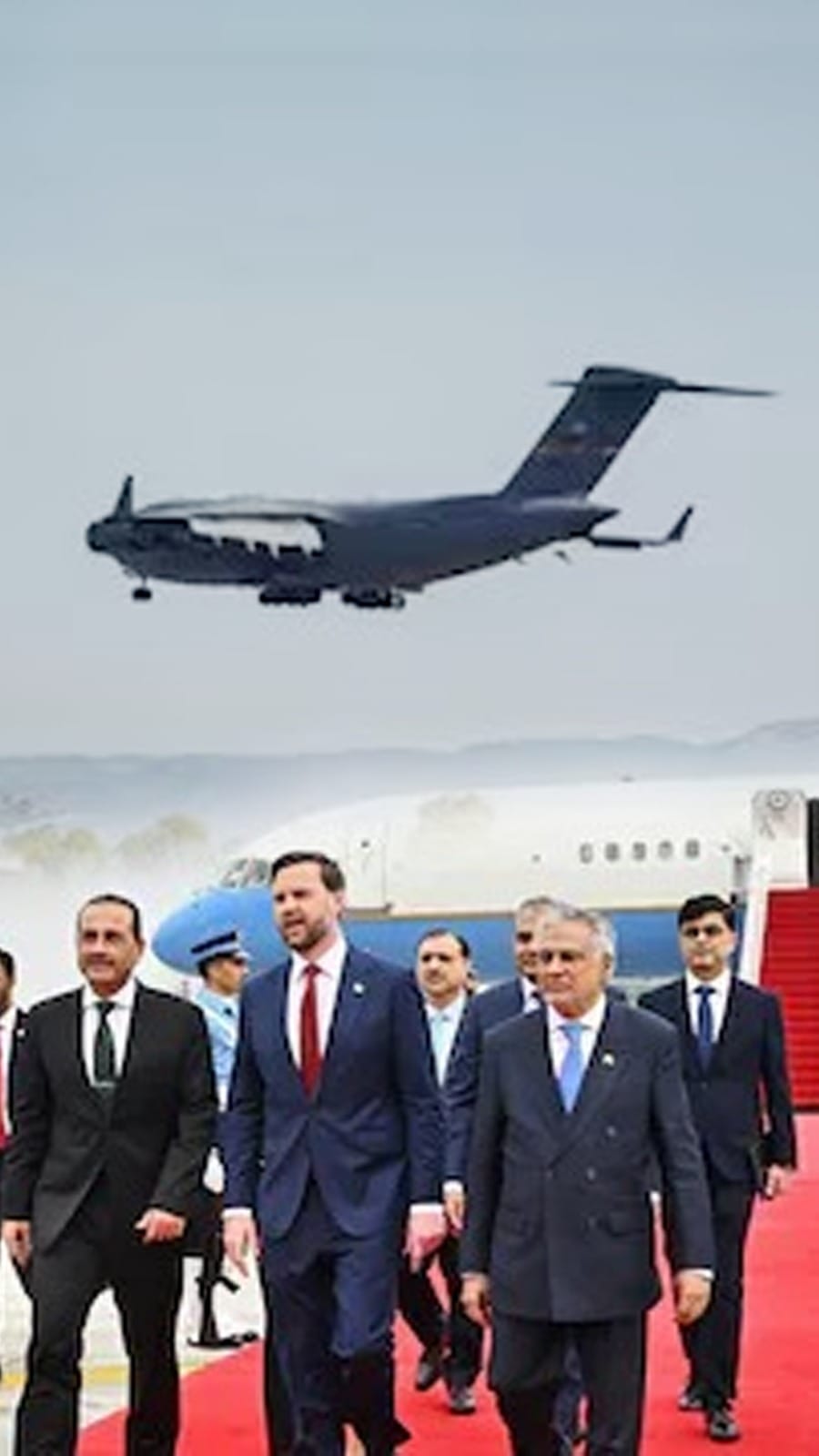 শুক্রবার রাতে তেহরান থেকে ইসলামাবাদের নুর খান এয়ারবেসে নামে এয়ার ইরানের একটা বিমান