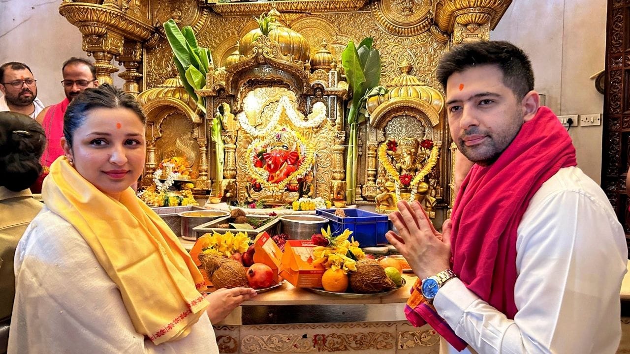 সবমিলিয়ে রাঘব-পরিণীতির মোট সম্পত্তির পরিমাণ ৭৪.৫ কোটি টাকা। 