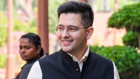 কোটি টাকার গাড়ি পরিণীতির, স্ত্রীর আয়ের ১ শতাংশও নেই রাঘবের কাছে!