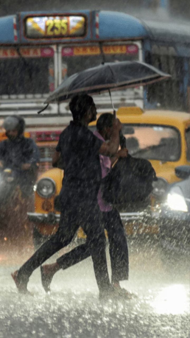 বাংলায় কমবে গরম? ফের ঝড়-বৃষ্টির পূর্বাভাস