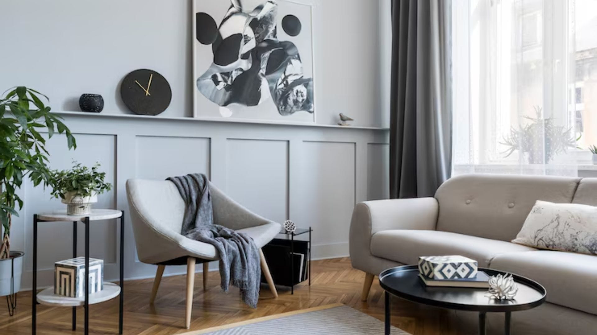 এই কোণে জলের উৎস রাখা অত্যন্ত শুভ বলে মানা হয়। একটি ছোট জলের ফোয়ারা, অ্যাকোয়ারিয়াম বা পাত্রে জল ভরে রাখলে তা ধন-সম্পত্তিকে আকর্ষণ করে। - Freepik