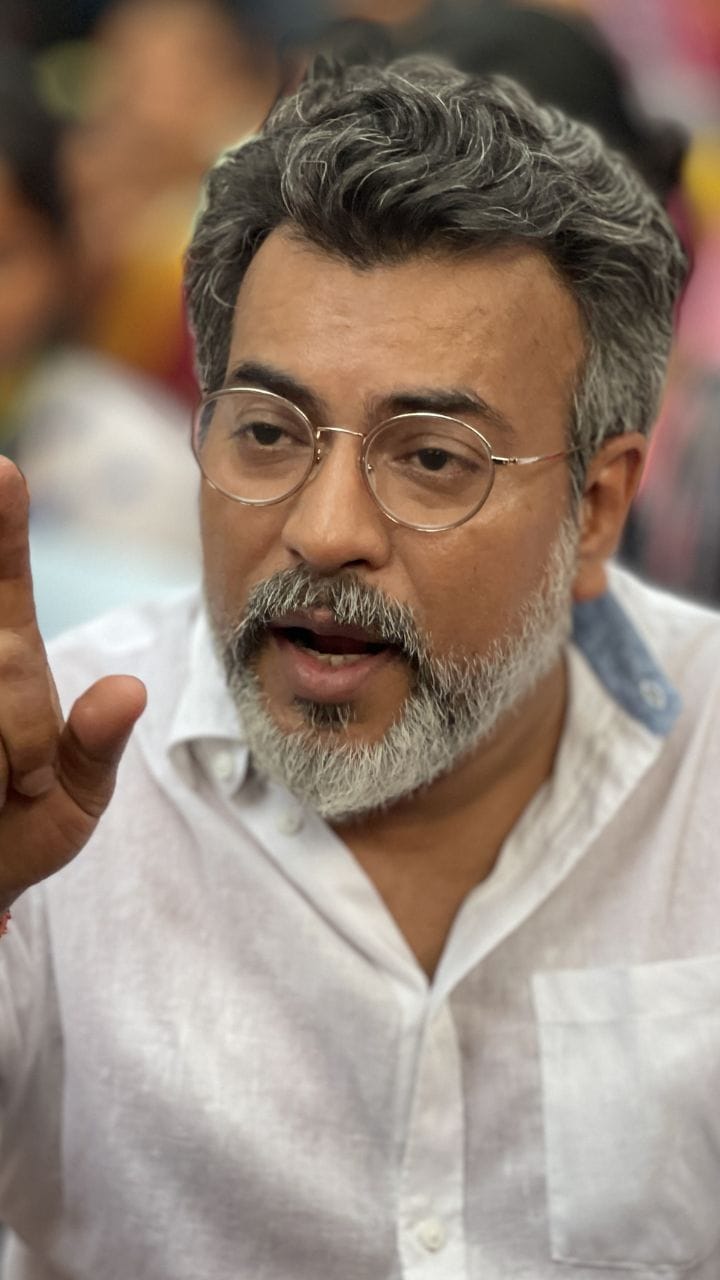 প্রচারে সাধারণ পাজামা পাঞ্জাবি পরেই স্বাচ্ছন্দ্য রুদ্রনীল