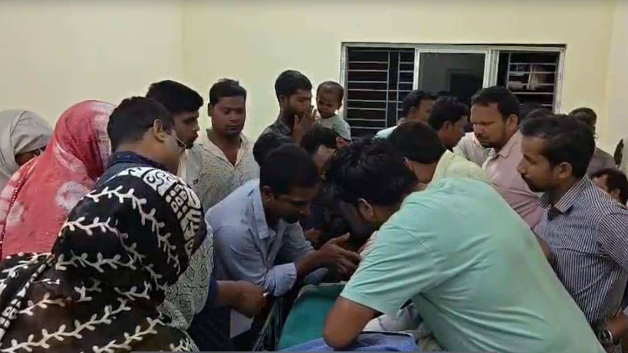 Shamsherganj Bike Rider Murder: ওভারটেক করার ‘অপরাধে’ বাইক চালককে পিটিয়ে খুনের অভিযোগ! সামশেরগঞ্জে ব্যাপক উত্তেজনা