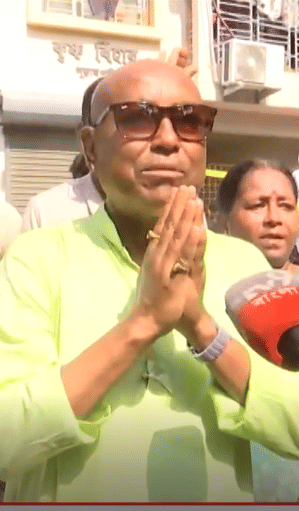 ভোটের প্রচারে  বাঙালিয়ানার ছোঁয়া মধ্যমগ্রামের TMC প্রার্থীর