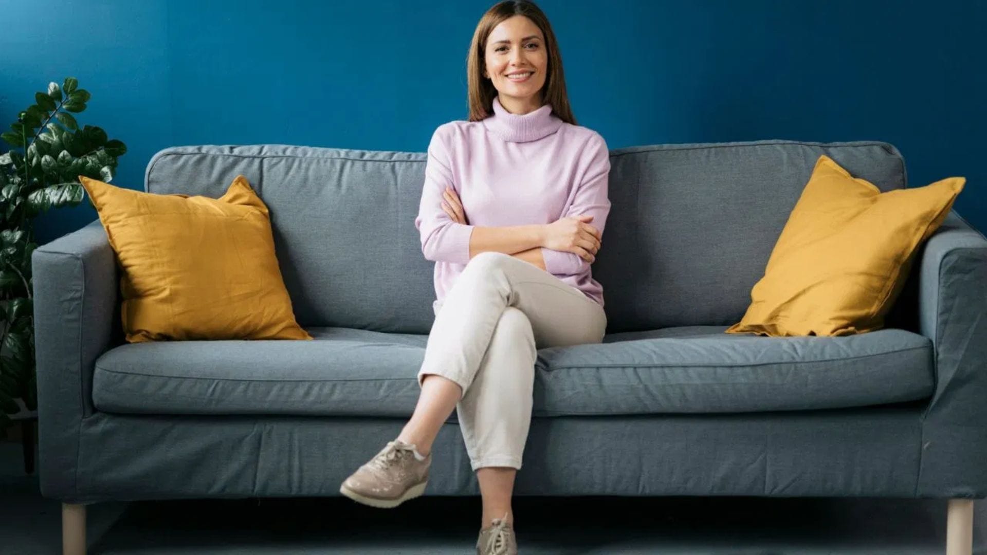 পায়ের ওপর পা তুলে বসা কি সত্যিই ক্ষতিকর? জেনে নিন কী বলছে চিকিৎসক