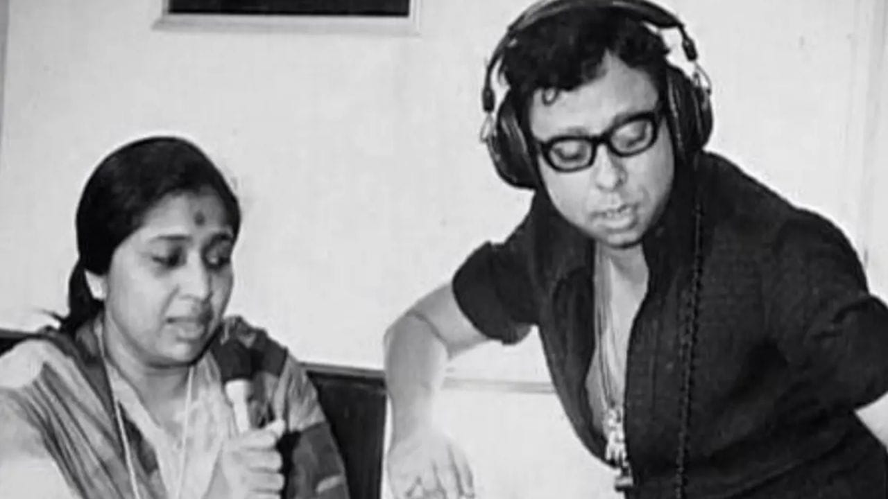 রাহুল দেব বর্মনের সঙ্গে আশা ভোঁসলের জুটি ভারতীয় সংগীতে এক নতুন যুগের সূচনা করেছিল। ক্যাবারে থেকে পপ, জ্যাজ থেকে ব্লুজ— সব মাধ্যমেই তাঁর কণ্ঠ ছিল অপ্রতিদ্বন্দ্বী। ‘দম মারো দম’ বা ‘পিয়া তু আব তো আজা’-র মতো গানে যেমন তিনি শ্রোতাদের নাচিয়েছেন, তেমনই আবার ‘উমরাও জান’ ছবিতে তাঁর গজল বুঝিয়ে দিয়েছে ধ্রুপদী সংগীতে তাঁর দখল কতটা গভীর।