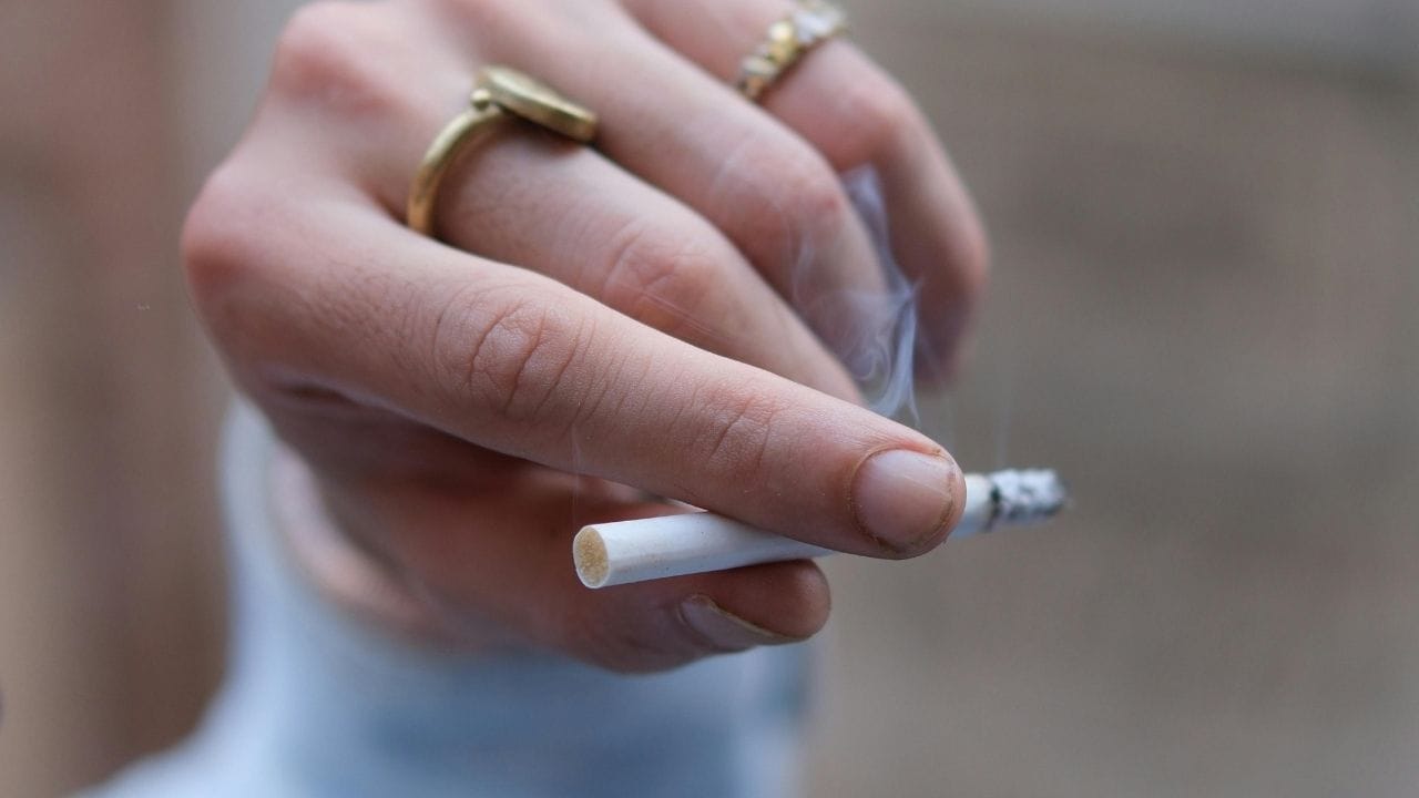 ব্রিটেনের আইনে বলা হয়েছে, ২০০৯ সালের ১ জানুয়ারির পর যারা জন্মগ্রহণ করবে, তাদের কখনও আইনত সিগারেট বিক্রি করা হবে না। এই প্রজন্ম সম্পূর্ণভাবে ধূমপান-মুক্ত গড়ে উঠবে।