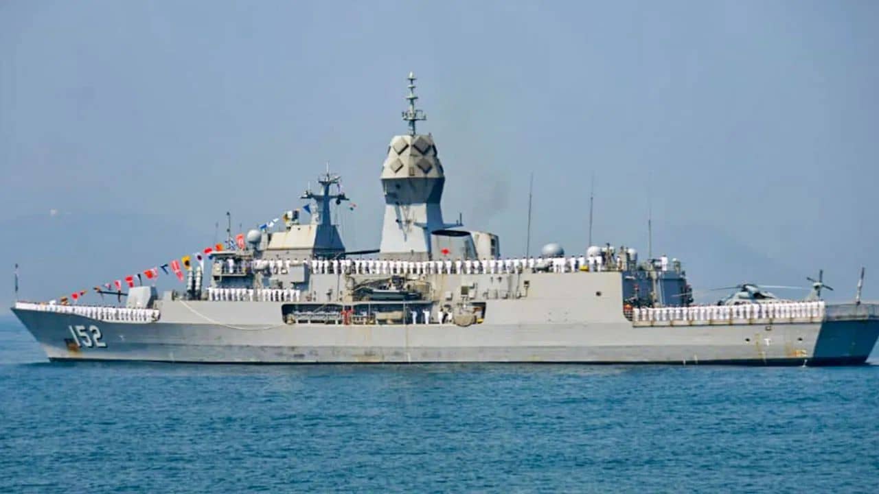 India-Iran: হরমুজ় পেরোচ্ছিল, সেই সময় পরপর গুলি... ইরানে আটক জাহাজ থেকে রাজস্থানে বাবাকে ফোন নাবিকের