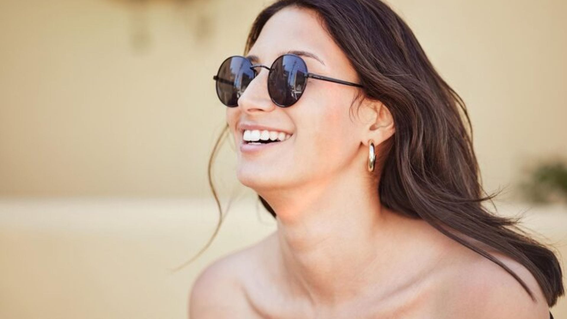  সবুজ বা গ্রিন (Green): সবুজ লেন্স চোখের ওপর চাপ কমায় এবং ছায়ার মধ্যে থাকা জিনিসকে স্পষ্ট দেখতে সাহায্য করে। রোদ আর ছায়ার লুকোচুরি আছে এমন জায়গায় এই লেন্স চোখের আরাম দেয়।