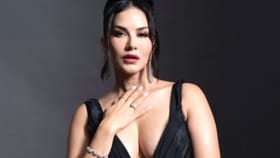 দেশ ছাড়ছেন সানি লিওন! বলিউড ছেড়ে কোথায় যাচ্ছেন অভিনেত্রী?